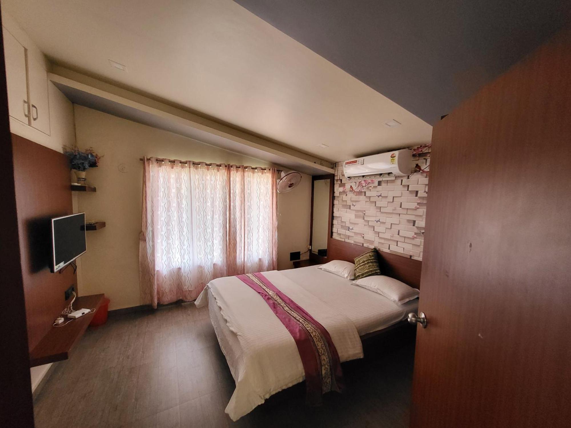 Paras Holiday Home Satara Exterior foto